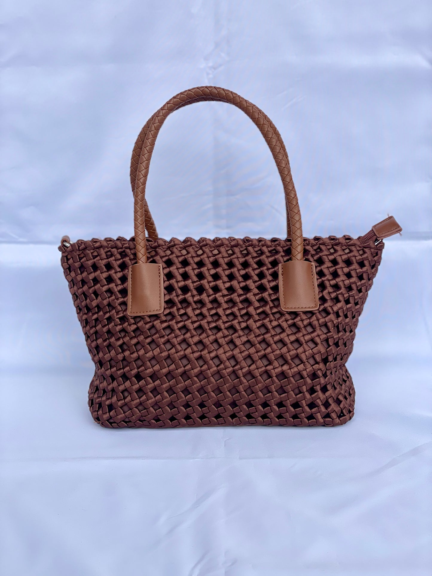 Borsa Tessa intrecciata in tessuto color caffè vista frontale