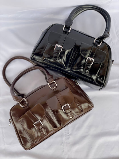 Borsa Bauletto Sydney nero e marrone lucido con tasche frontali vista frontale
