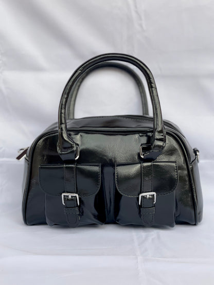 Borsa Bauletto Sydney nero lucido con tasche frontali vista frontale
