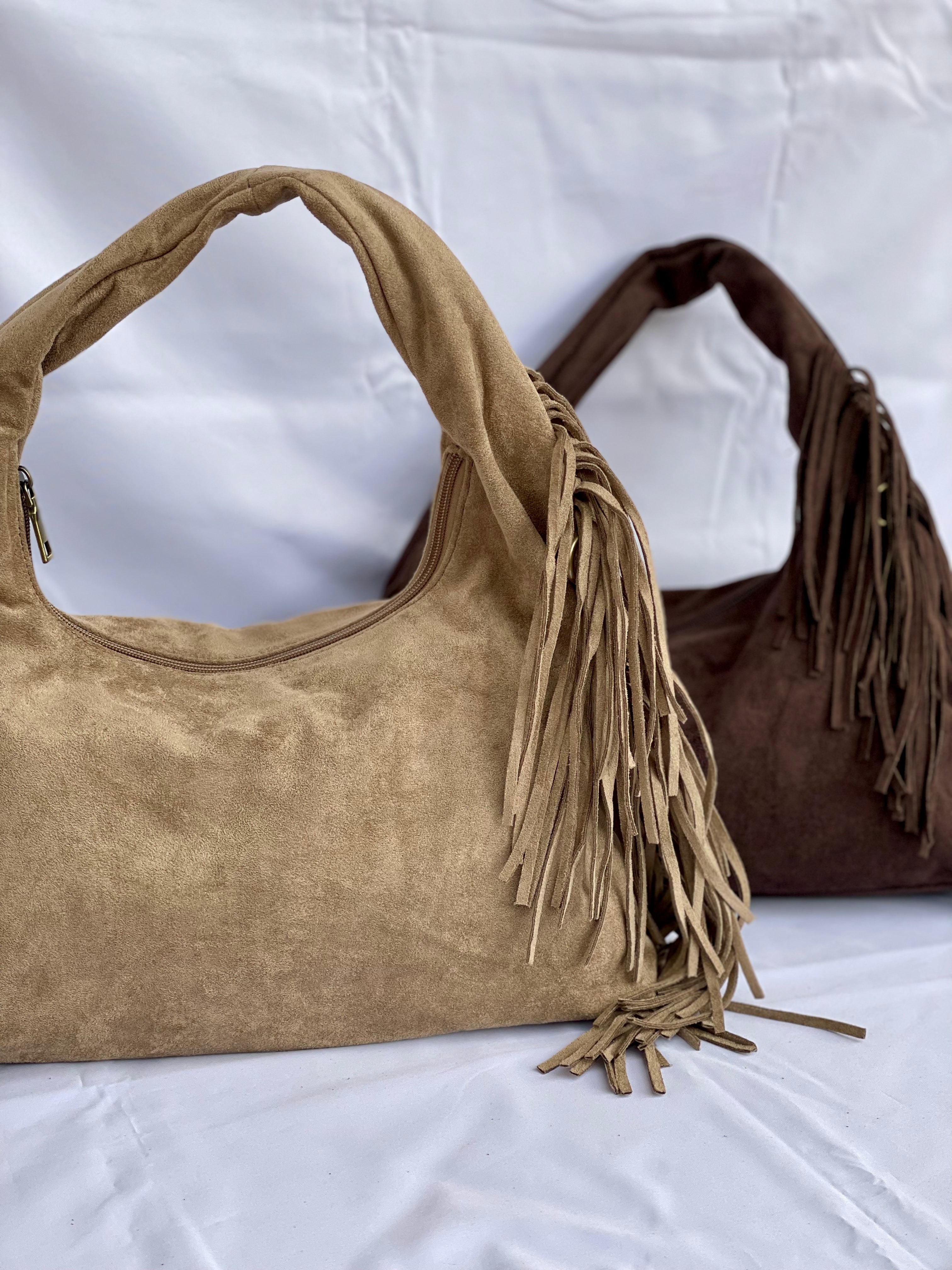 Borsa hobo Savanna scamosciata con frange boho-chic color caffè e beige
