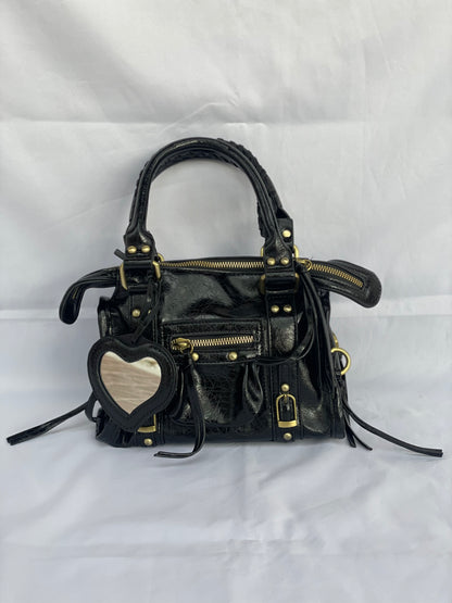 borsa city bag nera visione frontale in ecopelle lucida hardware oro