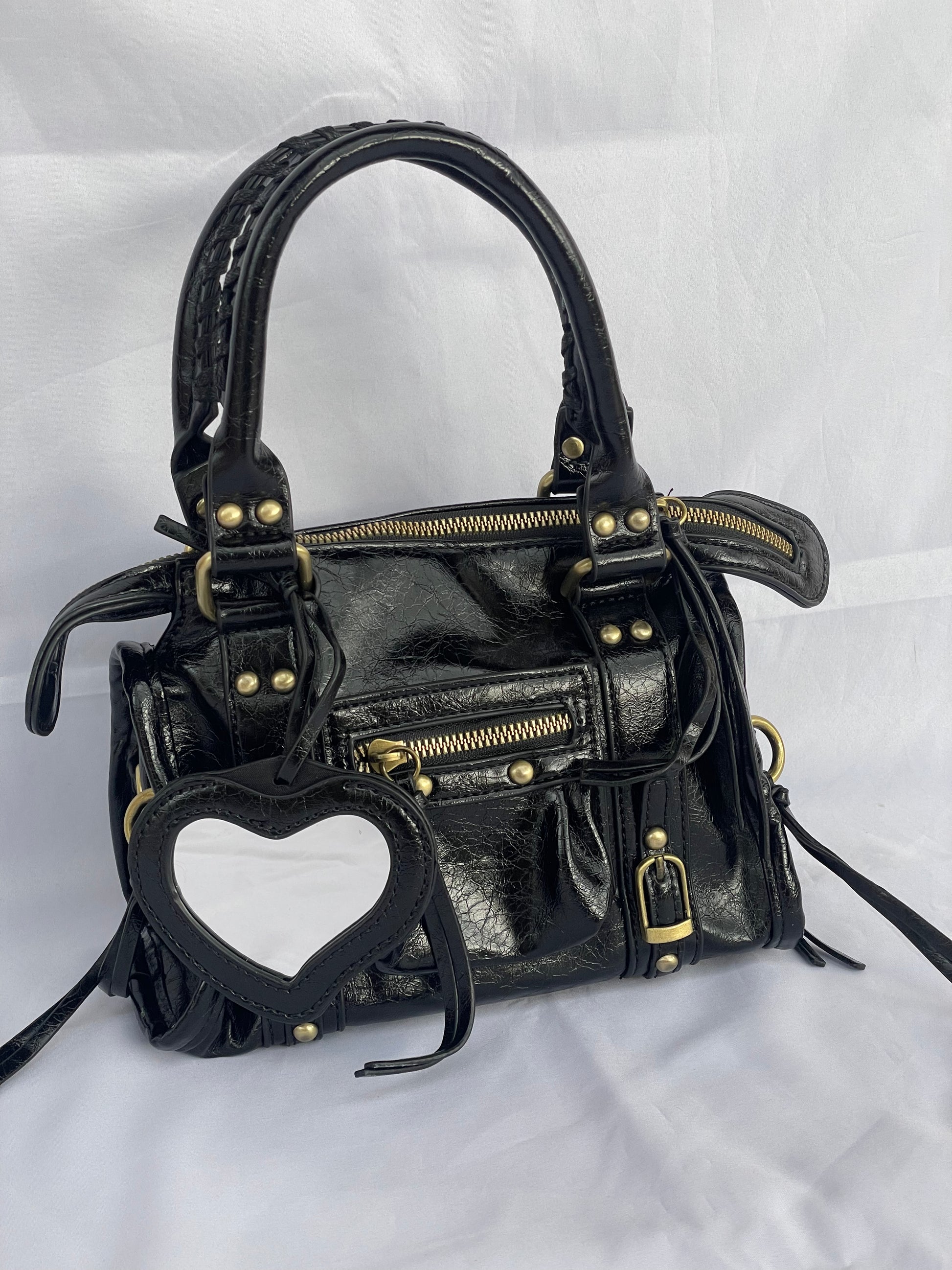 borsa city bag nera in ecopelle lucida visione frontale 