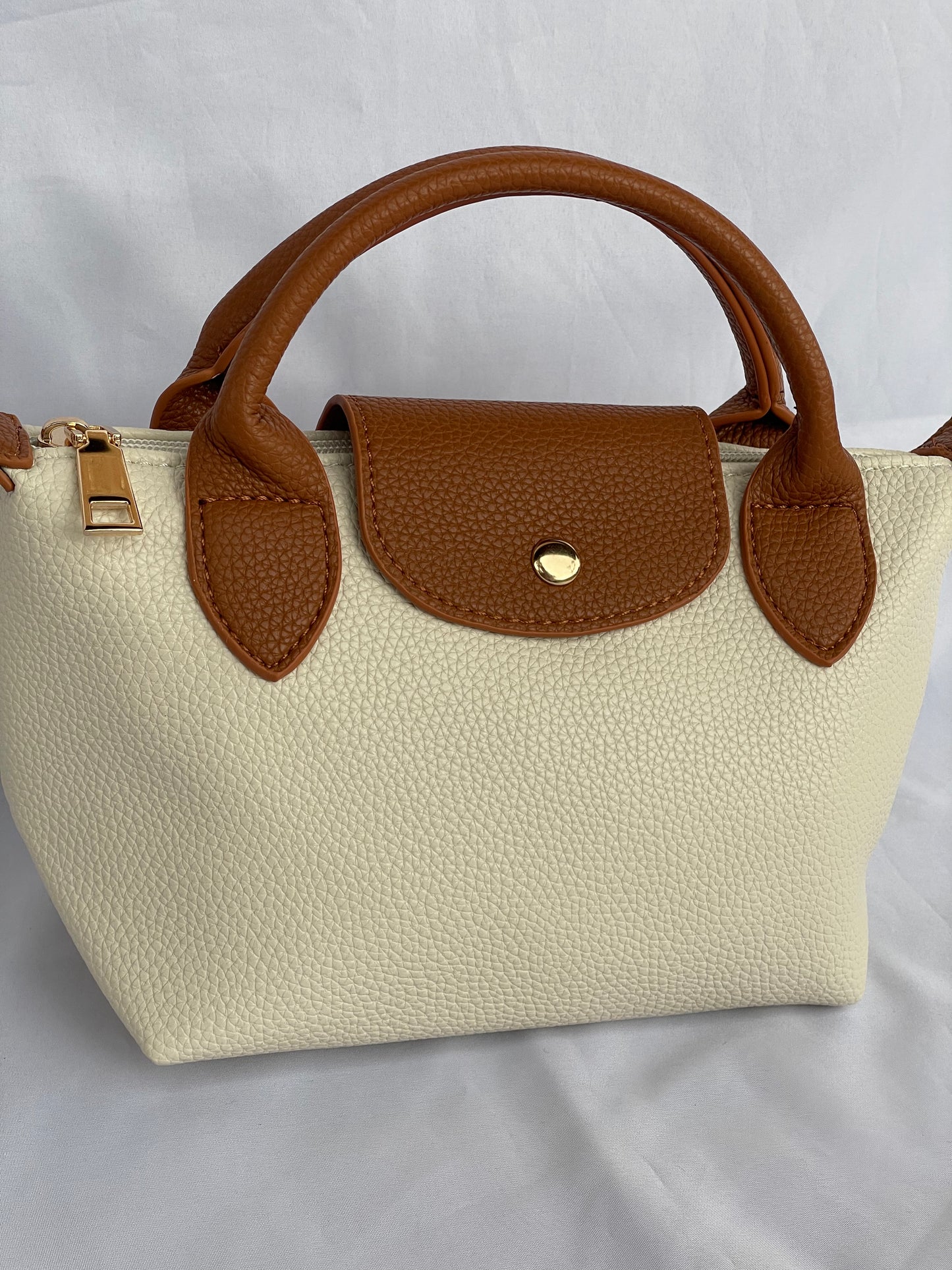 Borsa Paris Mini in similpelle color beige vista ravvicinata e tracolla removibile - Vero Stile