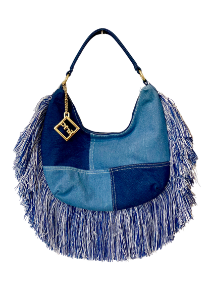 Borsa hobo in jeans denim con frange stile boho vista frontale