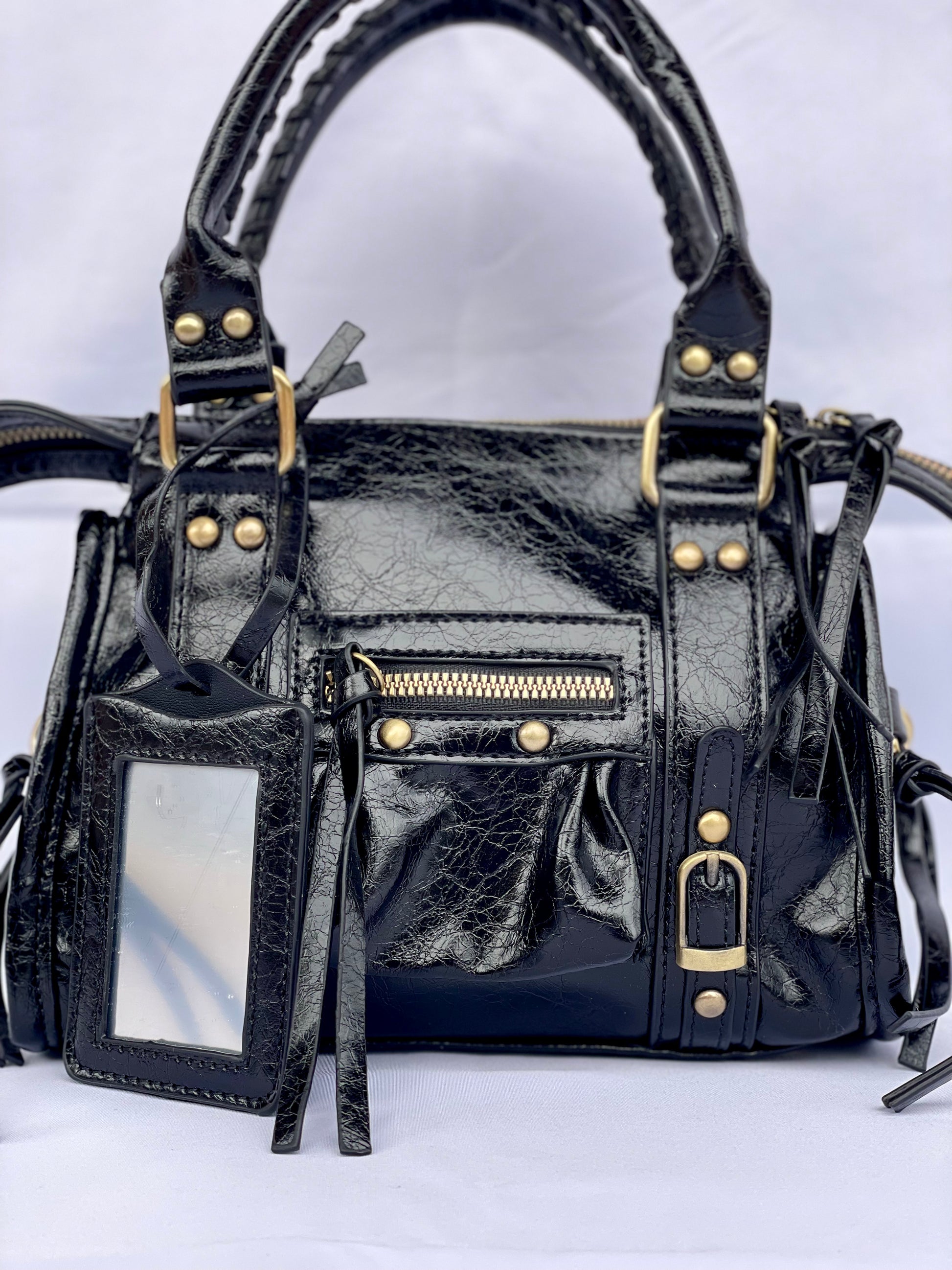 Borsa Tokyo Mini nera, city bag con specchietto vista frontale ravvicinata